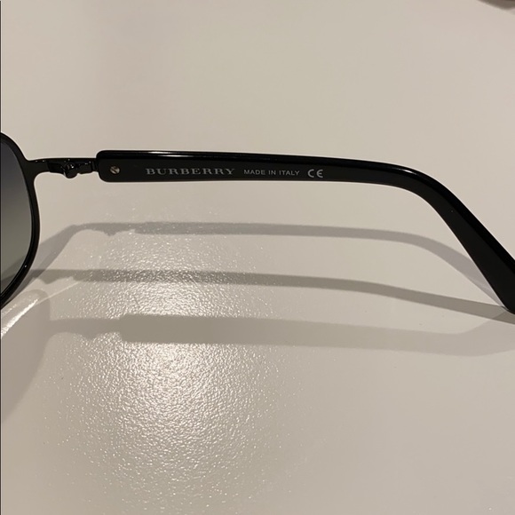Vintage Burberry sunglasses - Picture 4 of 4